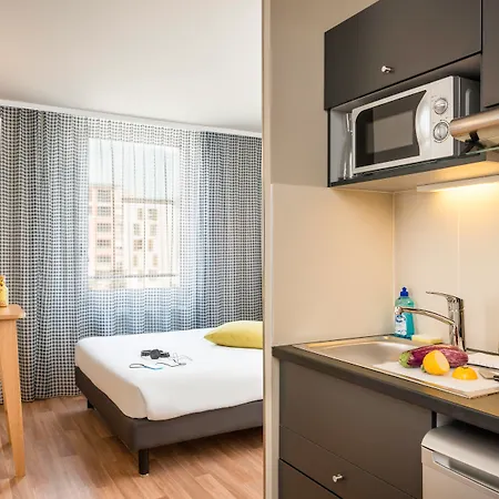Adagio Access Paris Gare 3* מאסי
