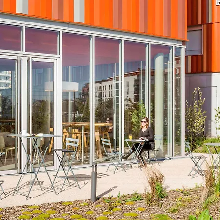 Adagio Access Paris Massy Gare Aparthotel