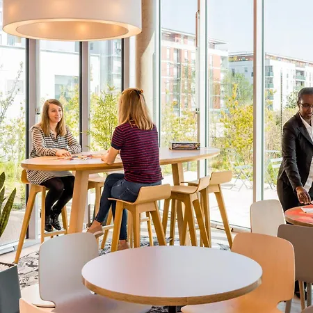 Adagio Access Paris Gare 3* מאסי