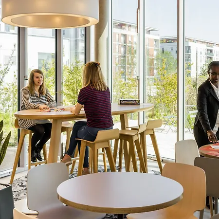Adagio Access Paris Gare 3* מאסי